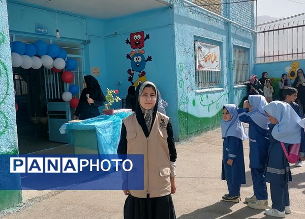 جشن شکوفه های کلاس اولی در دبستان شهید سید خلیل رضوی شهر بارنیشابور