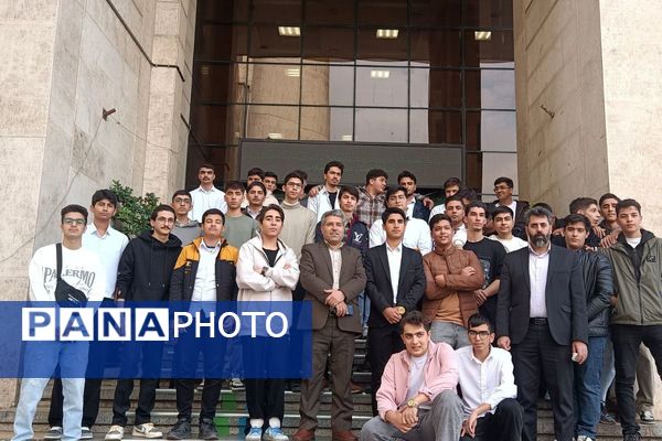 بازدید از دانشکده دندانپزشکی تهران دانش‌آموزان دبیرستان شهدای علم‌ و فناوری بهارستان دو