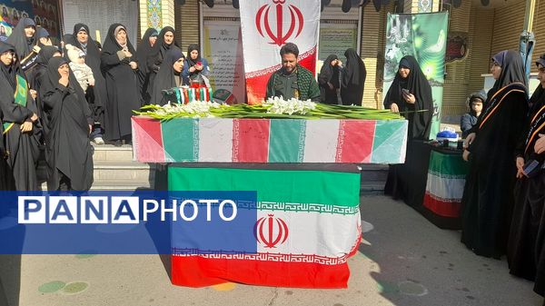 تشییع شهید گمنام 17ساله در دبیرستان شاهد عصمت ناحیه سه کرج 