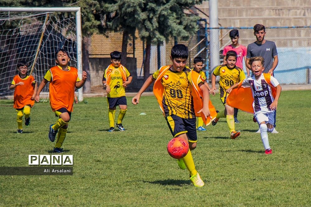 خیلی از بزرگان فوتبال کشور از مدارس پا به توپ شدند