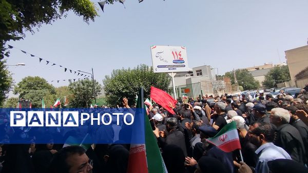 حضور باشکوه مردم کرج در مراسم تشییع جمعی از شهدا حمله رژیم صهیونیستی