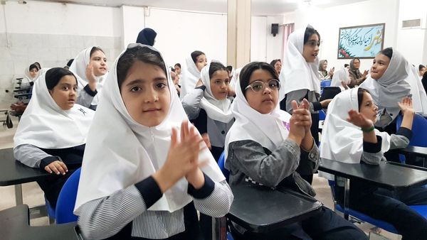 بزرگداشت هفته ملی سالمند در دبستان دخترانه سماء شیروان 