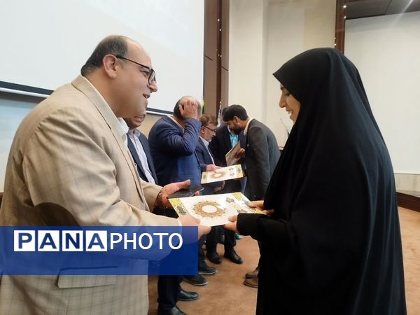تجلیل از اصحاب رسانه توسط فرماندار و شهرداری‌های برخوار در سالن فرمانداری برخوار 