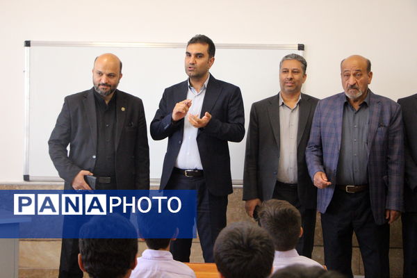 افتتاح آموزشگاه ۱۲ کلاسه شهید حسینی پور در اردکان