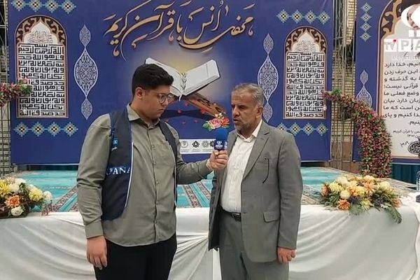 محفل دانش‌آموزی انس با قرآن در مصلای بزرگ امام خمینی (ره) ارومیه