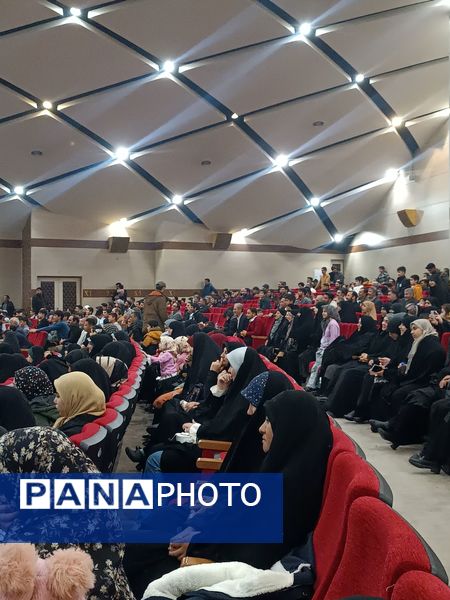 همایش گرامیداشت هفته بسیج در مجتمع آیه ها در سالن انقلاب مشهد مقدس