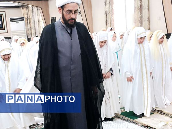 جشن تکلیف دانش‌آموزان  پایه سوم دبستان ٢٢ بهمن ناحیه ۵ 