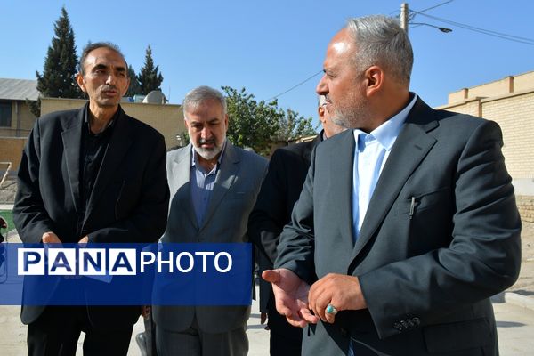 بازدید مدیران‌کل آموزش و پرورش و سازمان نوسازی مدارس استان تهران از زمین چمن روستای اورین