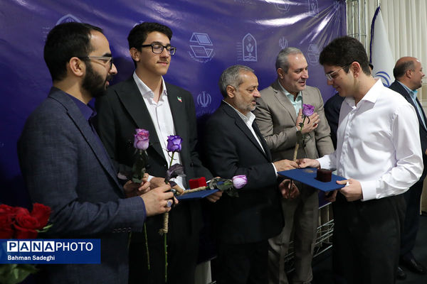 نشست صمیمی وزیر آموزش و پرورش با مدال آوران المپیادهای جهانی