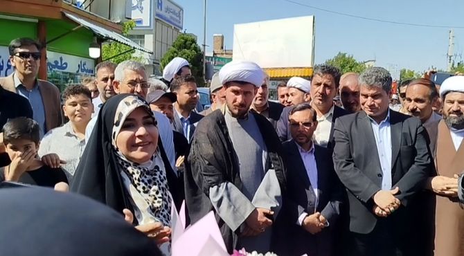 حماسه‌خوانی دانش‌آموز خبرنگار پانا هنگام استقبال از سحر امامی در فاروج