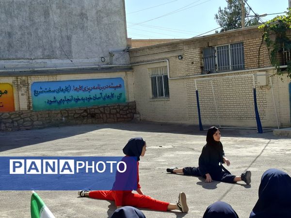 افتتاحیه مراسم المپیاد ورزشی درون مدرسهای در دبیرستان دخترانه خوارزمی ملایر