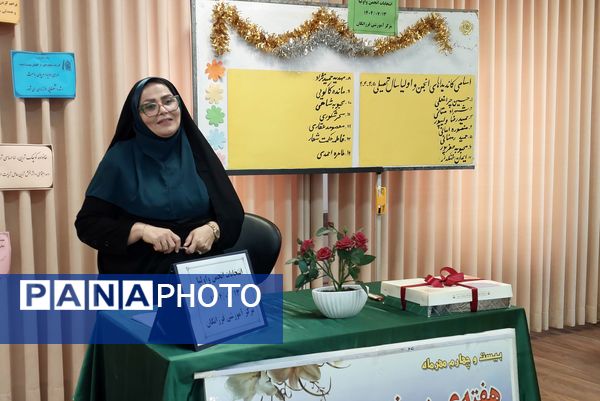 انتخابات انجمن اولیا و مربیان در دبیرستان فرزانگان قائمشهر