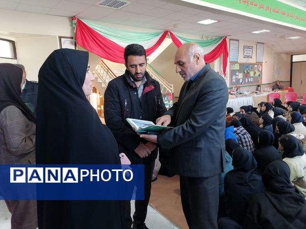 نمایشگاه کارآفرینی هنرستان عصمتیه نوخندان