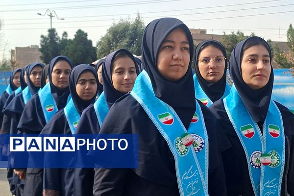 جلوه‌هایی از سرود همگانی مدرسه نمونه‌دولتی تمام ساحتی ارشاد قرچک