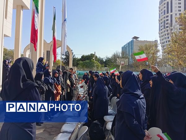 مراسم باشکوه زنگ ایثار و مقاومت در دبیرستان مصلی نژاد حضرت ام البنین