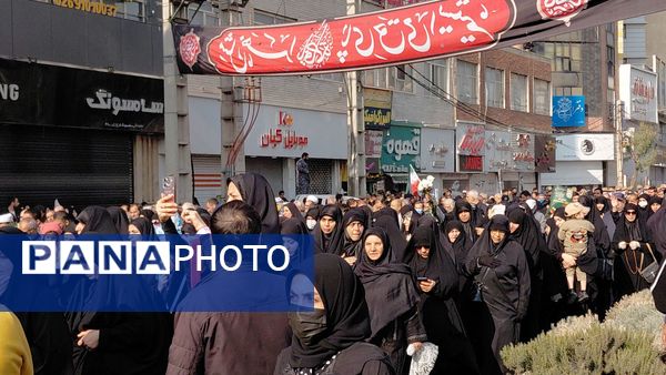 تشییع پیکر شهدای گمنام در دستان مردم کرج