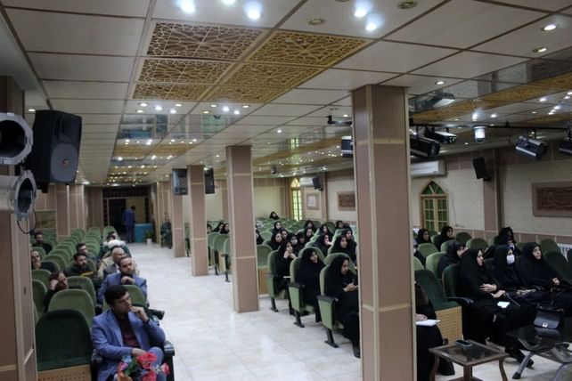 نشست تخصصی اجرای طرح نماد و لیگ جت در مدارس متوسطه ناحیه یک یزد