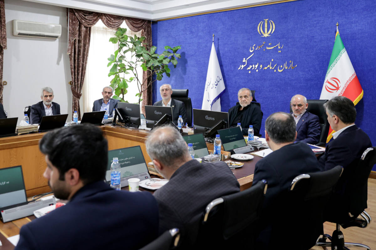 انتقاد رئیس‌جمهور از پرداخت بدون ضابطه ردیف‌های دستمزدی به مدیران ناکارآمد