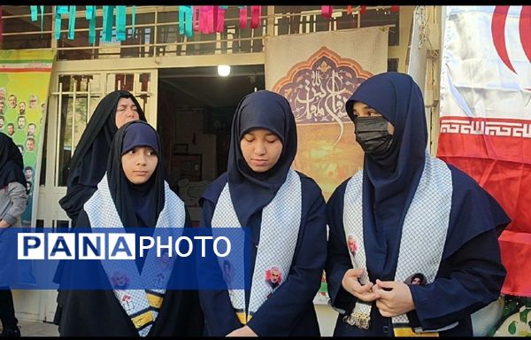 مراسم اعطای حکم و نشان فرماندهی بسیج دانش آموزی دبیرستان شاهد تکتم ناحیه۳