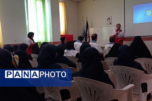 تجلیل از دانش‌آموزان برگزیده استانی طرح دادرس دبیرستان فرزانگان یک اسلامشهر