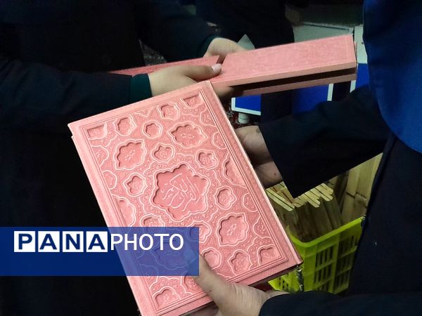 برگزاری محفل قرآنی در مدرسه‌ نمونه دولتی سعدی شهرستان برخوار