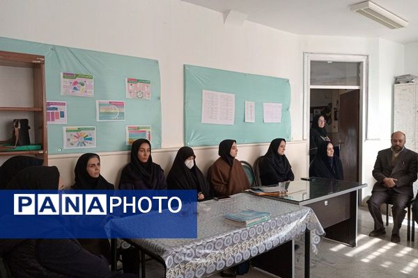  زنگ نماز در هنرستان آفرینش پردیس با حضور امام جمعه و مدیر آموزش و پرورش