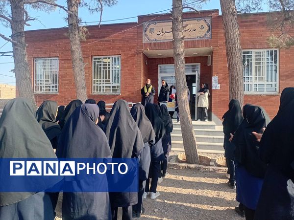 کارگاه آموزش فریادهای شادی و نغمه‌های آوایی در مدرسه مادر مهربان خلیل آباد