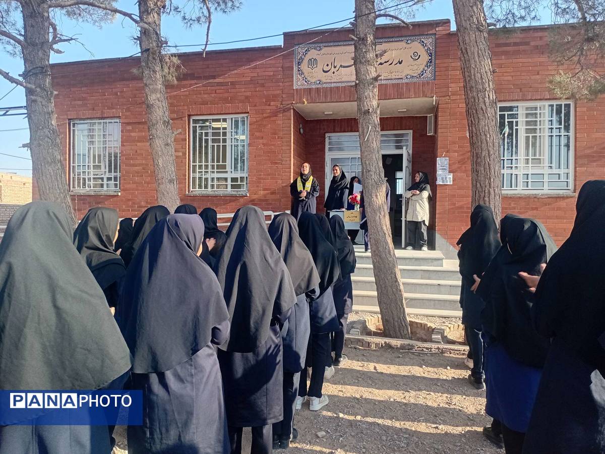 کارگاه آموزش فریادهای شادی و نغمههای آوایی در مدرسه مادر مهربان خلیل آباد