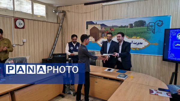 نشست خبری مدیر آموزش و پرورش شهرستان دهقان با اصحاب رسانه به میزبانی خبرگزاری پانا