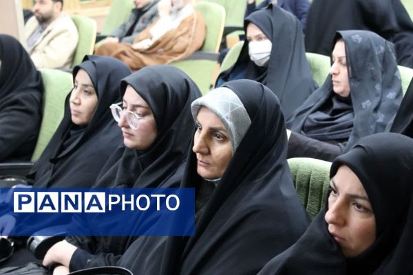 نشست تخصصی اجرای طرح نماد و لیگ جت در مدارس متوسطه ناحیه یک یزد