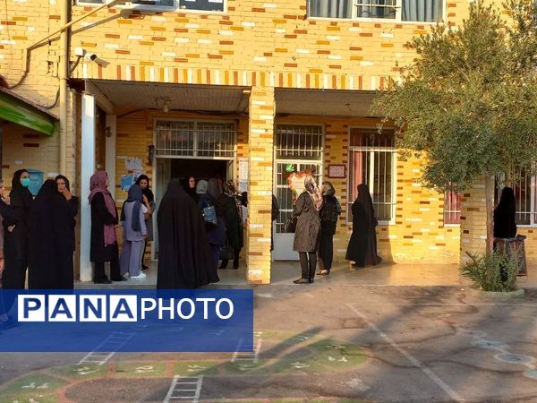 برگزاری انتخابات انجمن اولیا و مربیان در دبستان دخترانه معلم یزد