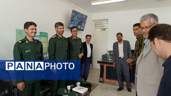 بازدید فرمانده بسیج دانش آموزی از دبیرستان شاهد صاحب الزمان 