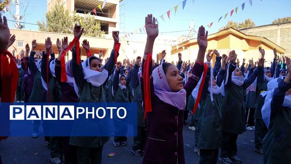 شور میهنی در صف دانش‌آموزان نظرآباد