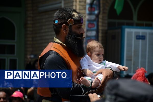 عزاداری ظهر عاشورا در شهر بافران 