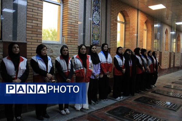 آیین غبارروبی و عطرافشانی گلزار شهدا در گچساران 