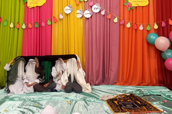 برگزاری جشن روز مادر در دبستان ایمان رباط‌کریم