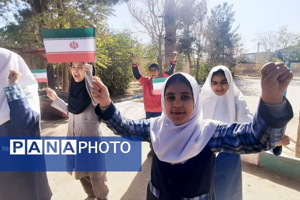 گرامیداشت روز دانش آموز در مدارس دخترانه پیشوا؛ شکوفایی مهر و علم در باران، کوثر، دیانت و مهردخت