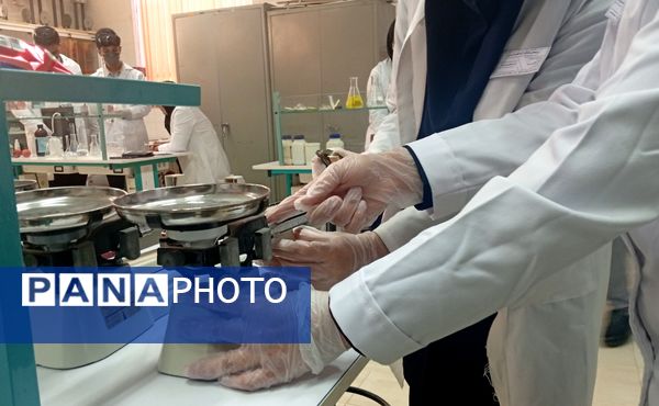 ۳۰ تیم دانشآموزی در مرحله استانی بیست و سومین دوره از مسابقات آزمایشگاهی به رقابت پرداختند