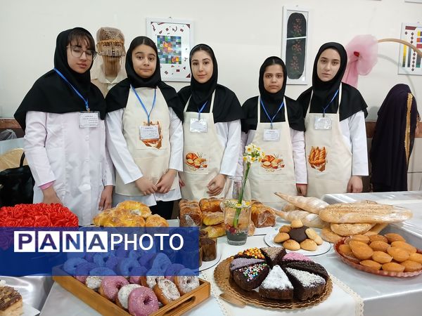 برگزاری نمایشگاه ایده‌های تحول آفرین در دبیرستان الگونه ناحیه ۳ شیراز
