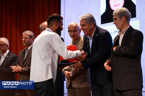 آئین تجلیل از برگزیدگان المپیاد علمی دانشجویی کشور