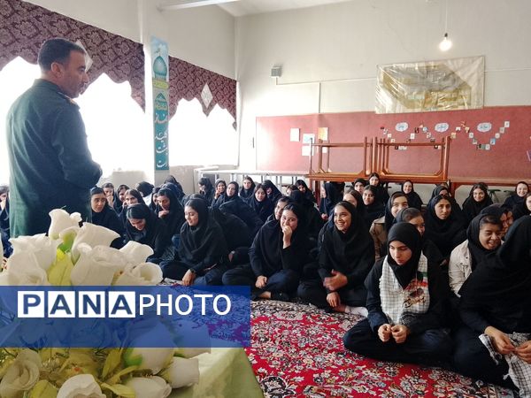 طنین قرآن و یاد شهدای مقاومت در مدارس مرند