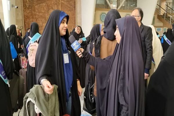 اعزام کاروان حج عمره دانش‌آموزان دختر از اصفهان 