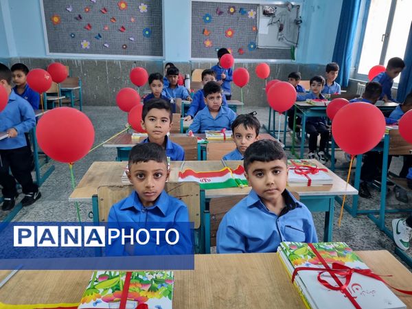 نواختن زنگ مهر، جشن شکوفه‌ها در حاجی‌آباد