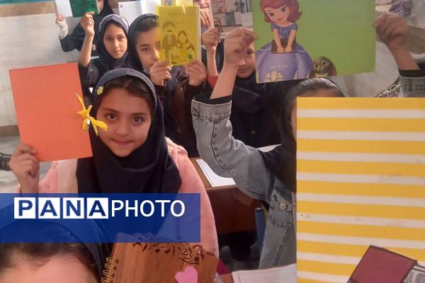 هفته کتاب و کتابخوانی در مدرسه مریم بهارستان دو