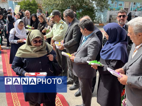 آیین نواختن زنگ مهر در آموزشگاه استثنایی ایثار ناحیه دو مشهد 