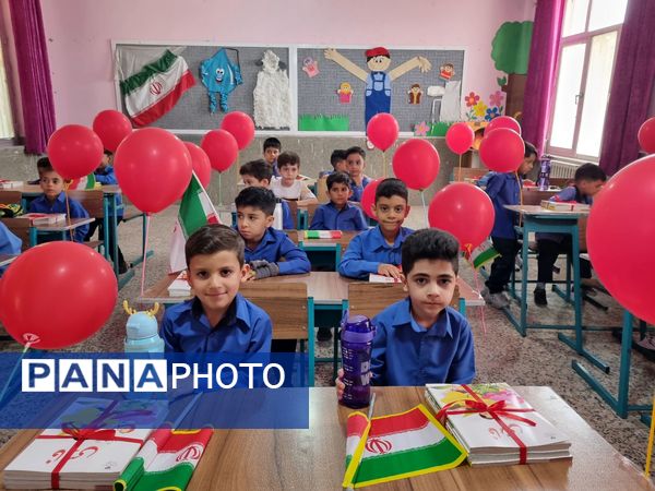 نواختن زنگ مهر، جشن شکوفه‌ها در حاجی‌آباد