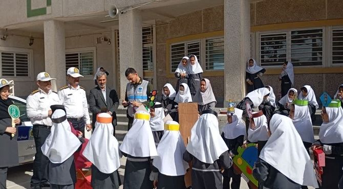 مأموران نیروی انتظامی مهمان مدرسه حضرت سکینه(س) گالیکش