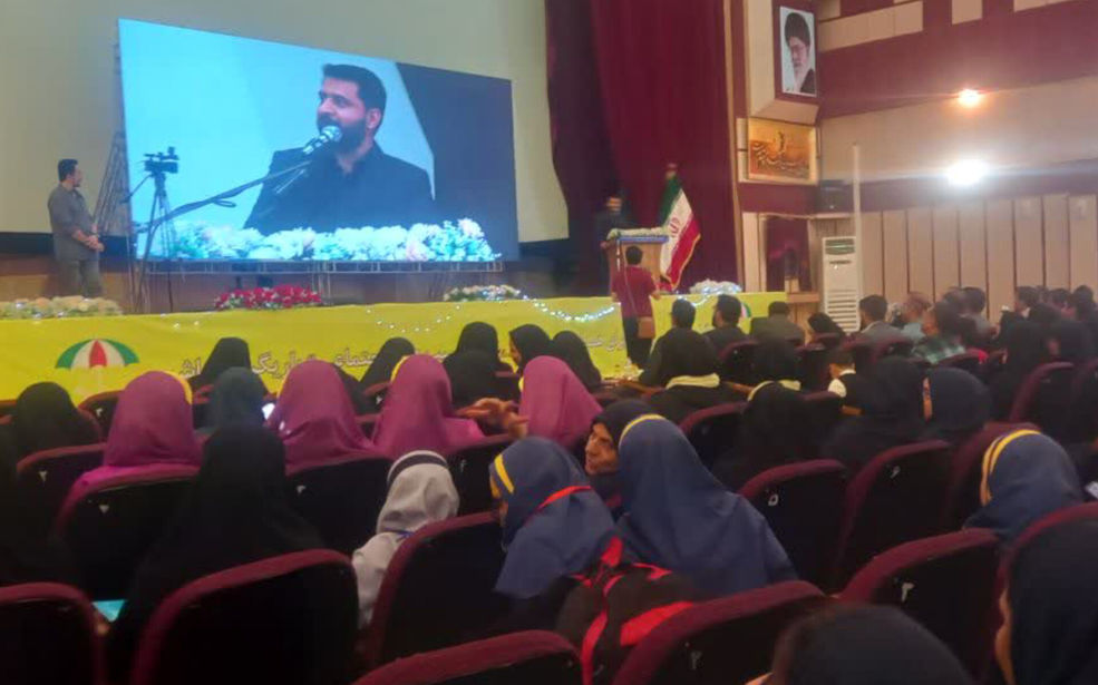 تجلیل از دانش آموز برتر دومین دوره لیگ علمی پژوهشی یاریگران زندگی .