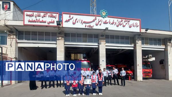 تجلیل از آتش نشانان قهرمانان حماسه آفرین در محل ایستگاه ۵ آتش نشانی مشهد