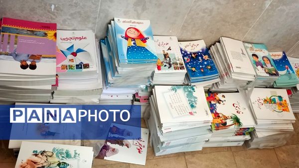 توزیع لوازم التحریر به کودکان نیازمند در روستای سراب غضنفر نورآباد
